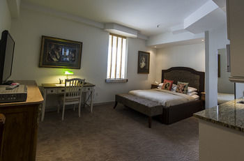 Retro Suites Hotel