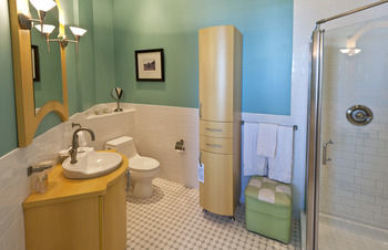 Retro Suites Hotel