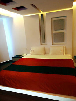 Auto Hotel Puente Grande