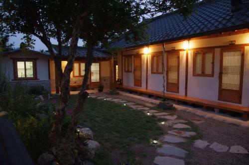 Hostal Floral Space Hanok Guesthouse