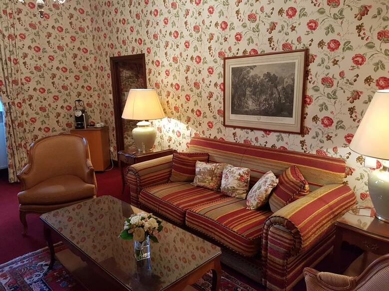 Hotel Chateau De Gilly