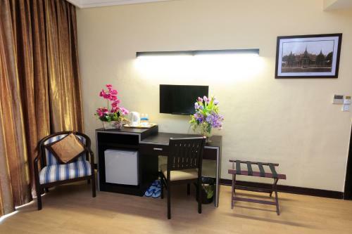 Paradise Hotel