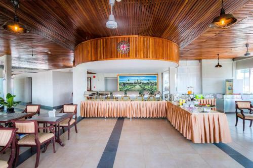 Paradise Hotel