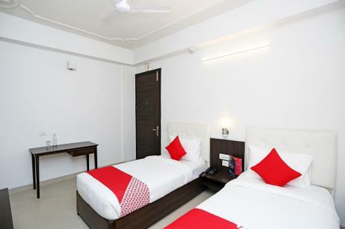 Hotel Oyo 8536 Azad Square