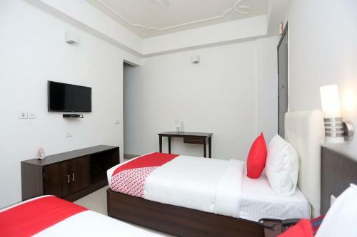 Hotel Oyo 8536 Azad Square