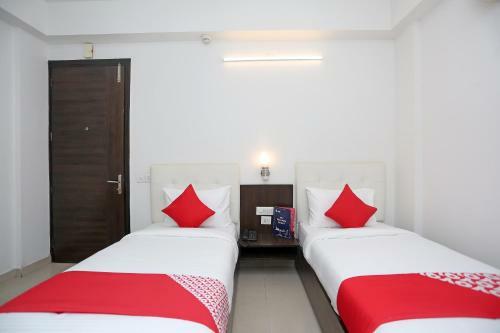 Hotel Oyo 8536 Azad Square