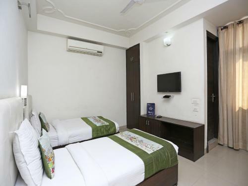 Hotel Oyo 8536 Azad Square