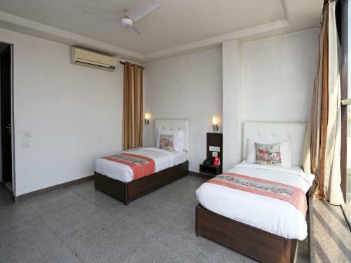 Hotel Oyo 8536 Azad Square