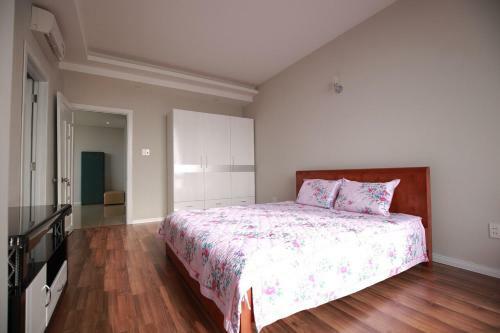 Son Thinh Three Bedroom Apartment