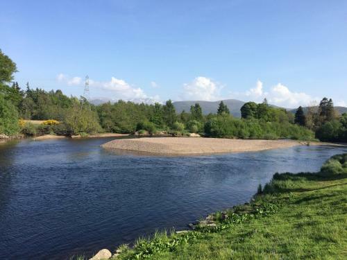 Riverbank Lodge