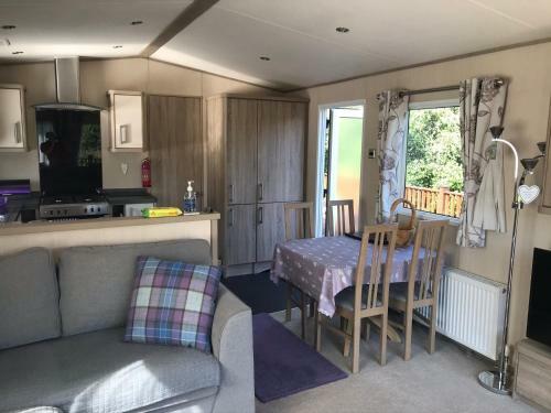 Riverbank Lodge