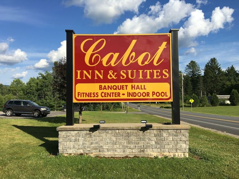 Hotel Cabot Inn & Suites