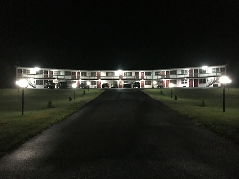 Hotel Cabot Inn & Suites