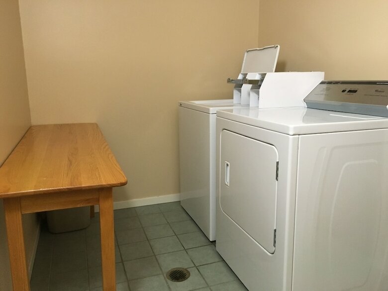 Hotel Cabot Inn & Suites