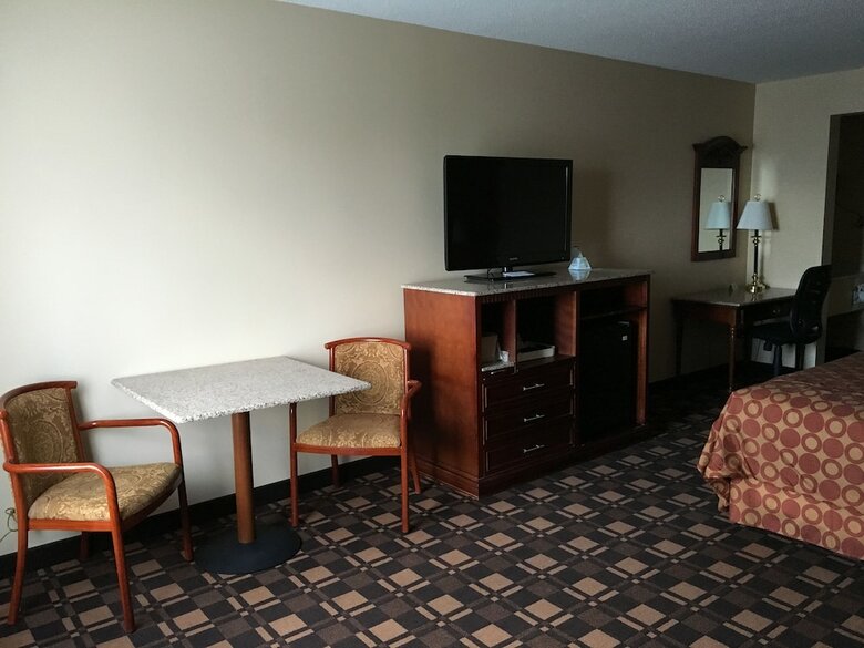 Hotel Cabot Inn & Suites