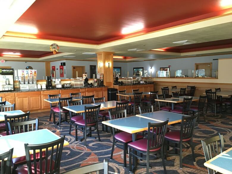 Hotel Cabot Inn & Suites