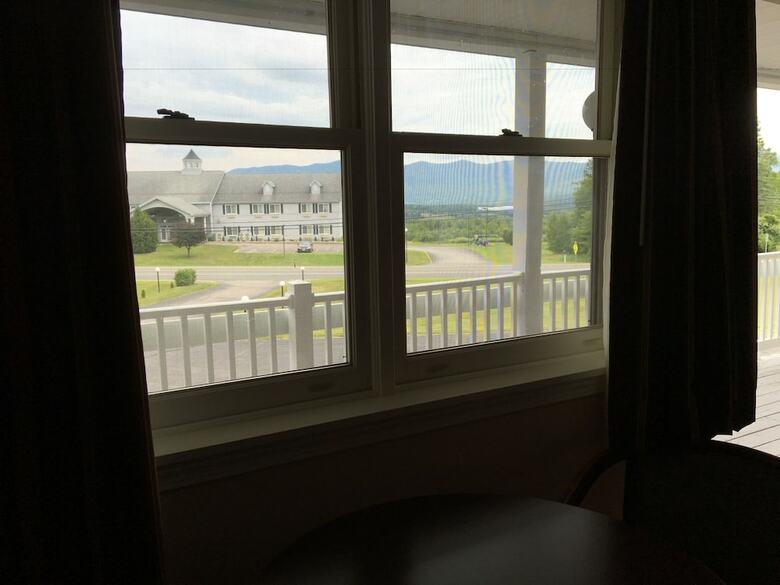 Hotel Cabot Inn & Suites