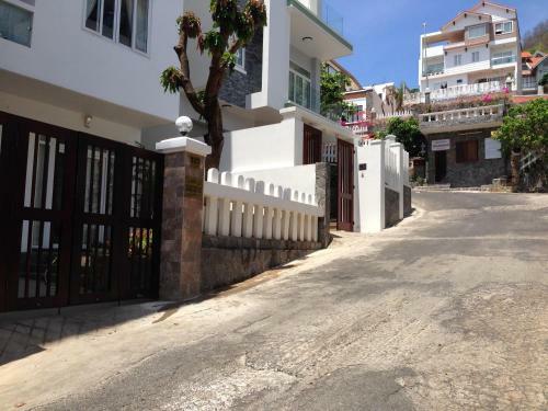 Mango Tree Serviced Apartment