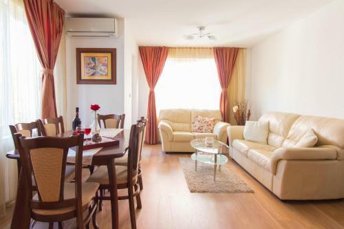Domus Apartment Iglika