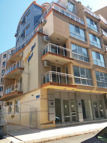 Golden Sea View Apartments