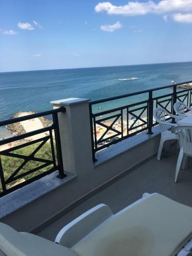 Golden Sea View Apartments