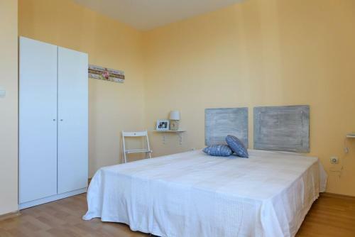 Iris Apartments