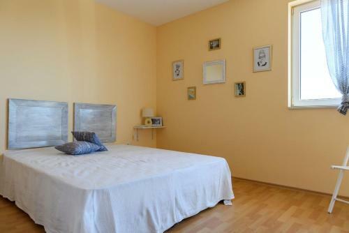 Iris Apartments