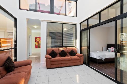 Villa De Marseilles - Melbourne