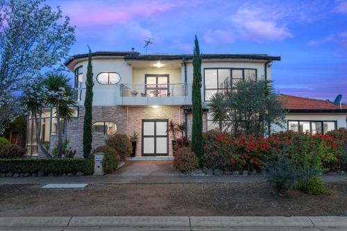 Villa De Marseilles - Melbourne