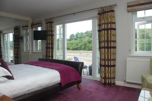 Hostal Riverside Cottage Guesthouse