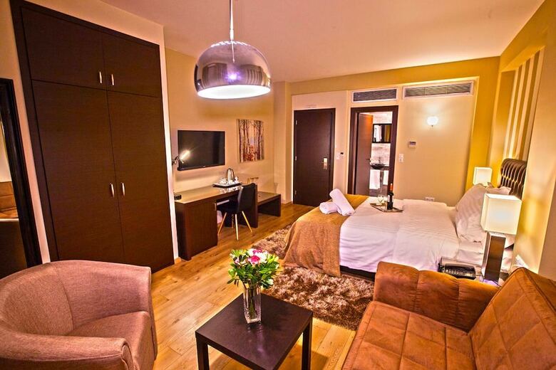 Hotel Diamond City Living