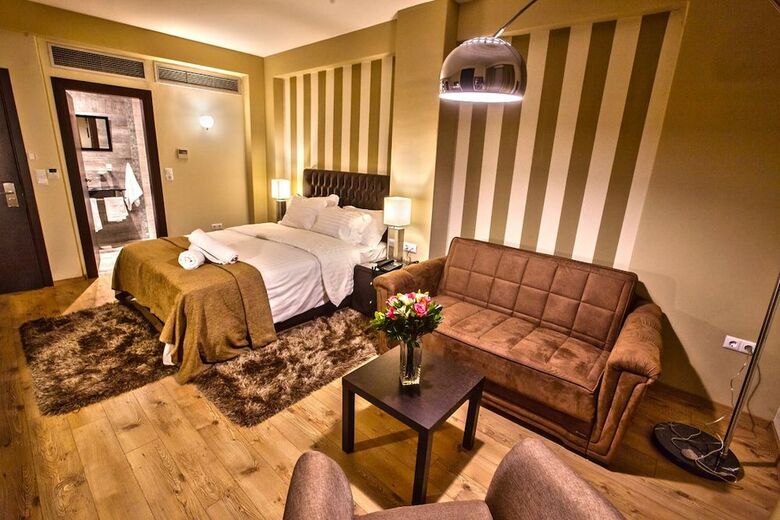 Hotel Diamond City Living