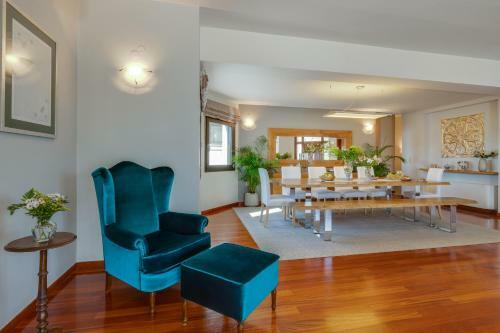 Villa Ampelaki - With Heated Pool