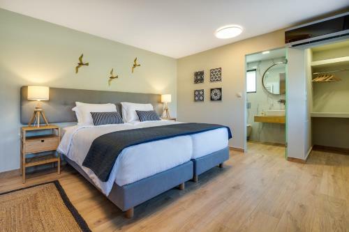 Villa Ampelaki - With Heated Pool