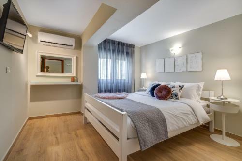 Villa Ampelaki - With Heated Pool
