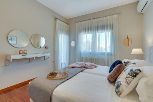 Villa Ampelaki - With Heated Pool