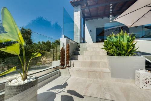Villa Ampelaki - With Heated Pool