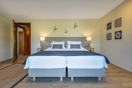 Villa Ampelaki - With Heated Pool