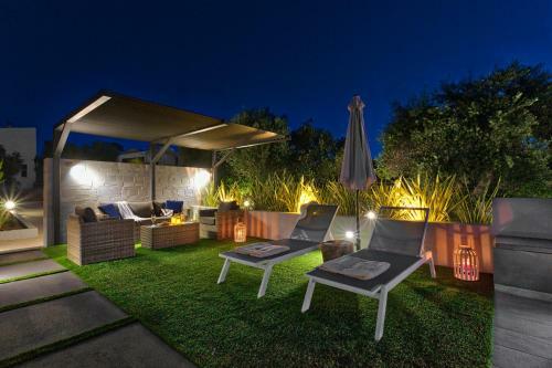 Villa Ampelaki - With Heated Pool