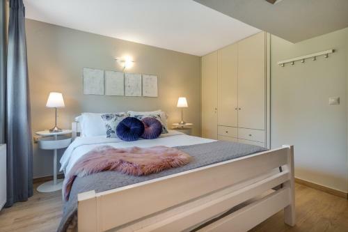 Villa Ampelaki - With Heated Pool