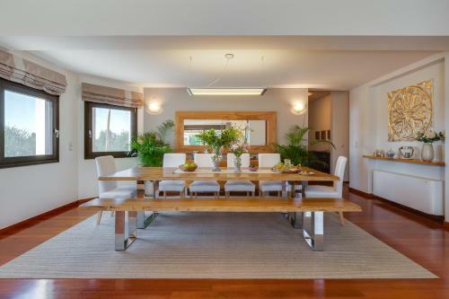Villa Ampelaki - With Heated Pool
