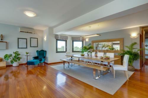 Villa Ampelaki - With Heated Pool
