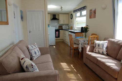 Sunnydaze Holiday Chalet