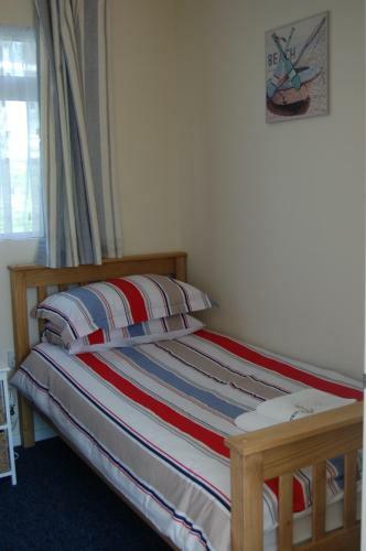 Sunnydaze Holiday Chalet