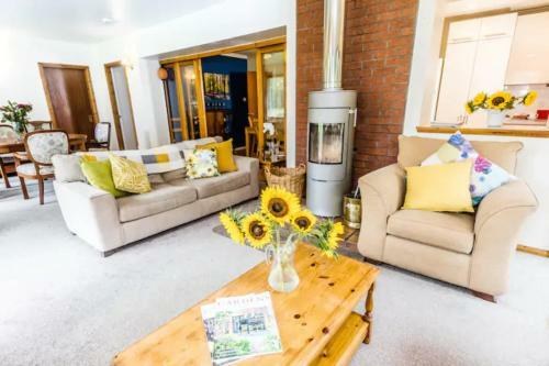 Home Comforts In Peaceful 2 Acres
