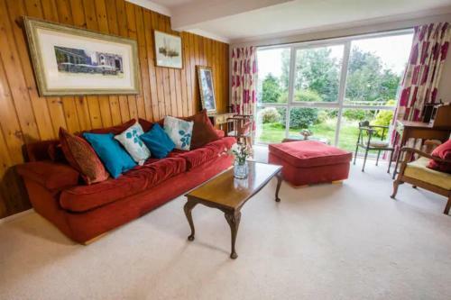 Home Comforts In Peaceful 2 Acres