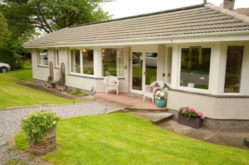 Home Comforts In Peaceful 2 Acres