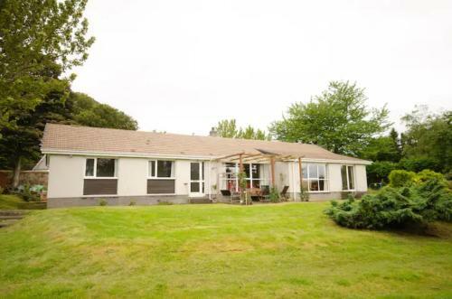 Home Comforts In Peaceful 2 Acres