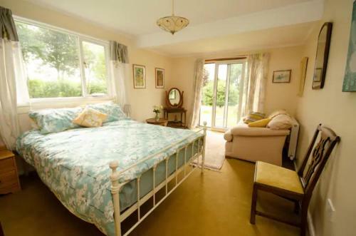 Home Comforts In Peaceful 2 Acres