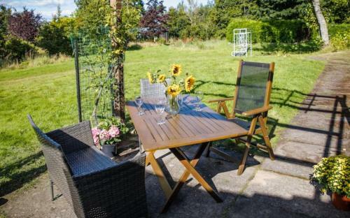 Home Comforts In Peaceful 2 Acres